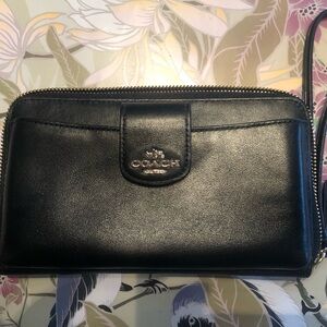 Classic Coach Black Leather Wristlet Wallet NWT,NIB,BRAND NEW FESTIVE Gift Box!